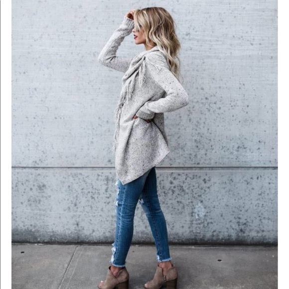 RESTOCKED! Grey Poncho Cardigan w/ Fringe Tassel - Picture 3 of 6